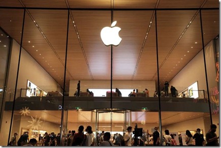 有史以来最伟大科技公司的创始人乔布斯与世长辞后，库克无疑已经成为最伟大的守成者，把苹果公司市值带到2万亿美元